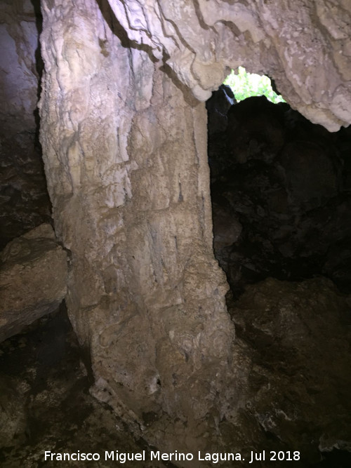 Cueva neolítica de los Corzos - Cueva neolítica de los Corzos. Columna