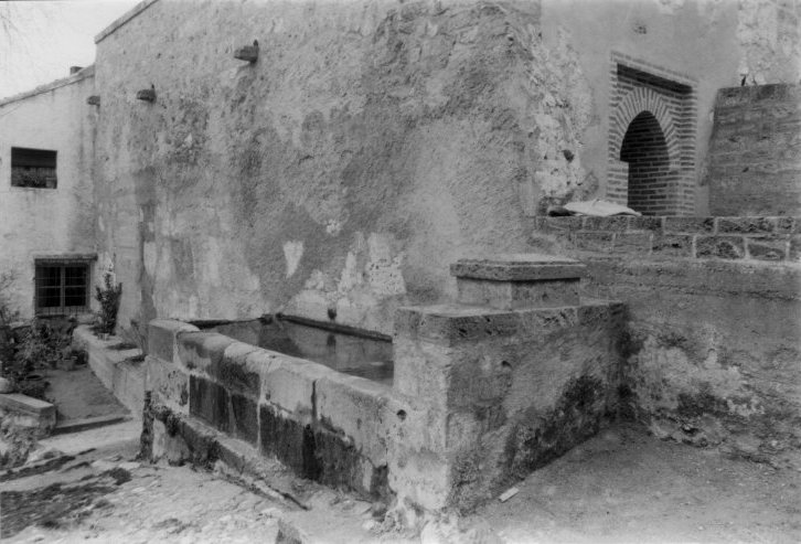 Pilar de los Baños Árabes - Pilar de los Baños Árabes. Foto antigua