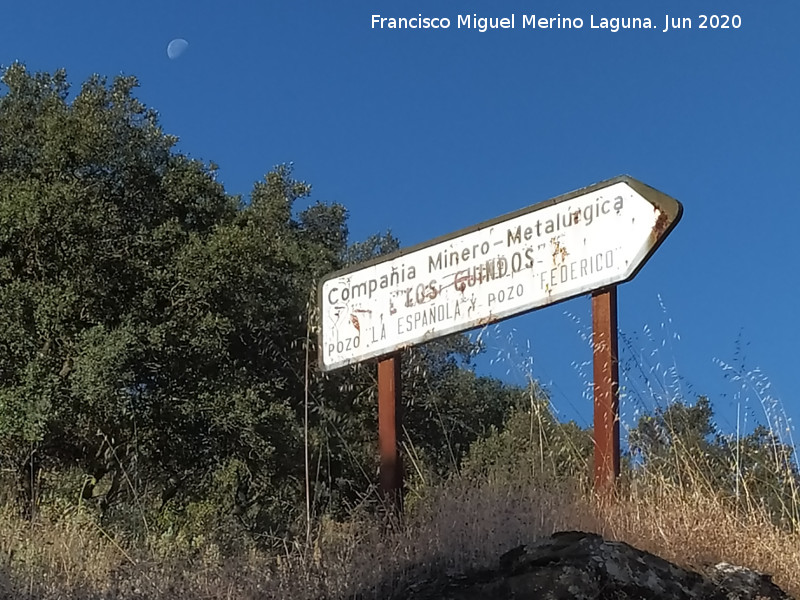 Luna - Luna. Cartel y al fondo la luna. La Carolina
