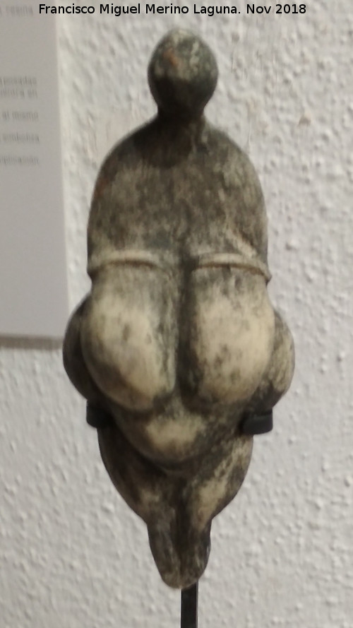 Venus de Lespugue - Venus de Lespugue. Reproducción de Sandra Martos Martínez. Exposición en el José Nogué - Jaén