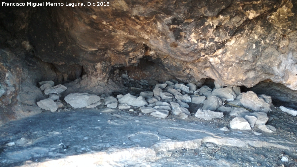 Abrigo Peque�o de la Serrezuela - Abrigo Peque�o de la Serrezuela. Interior