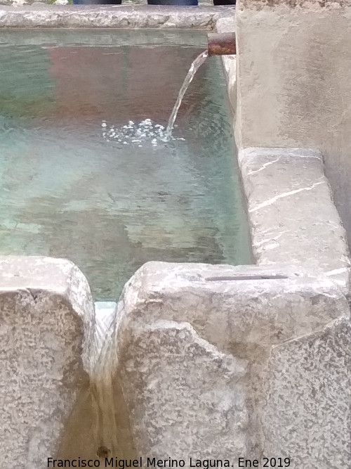 Fuente del Corral del Carbón - Fuente del Corral del Carbón. Caño y desagüe