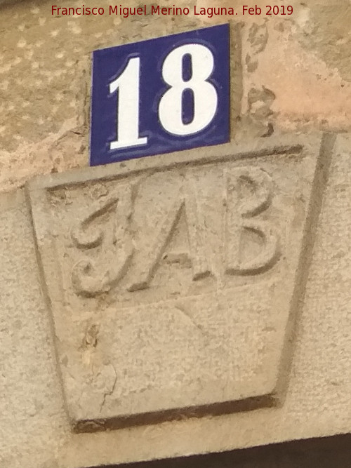 Casa de la Avenida Virgen de la Consolación nº 18 - Casa de la Avenida Virgen de la Consolación nº 18. Iniciales