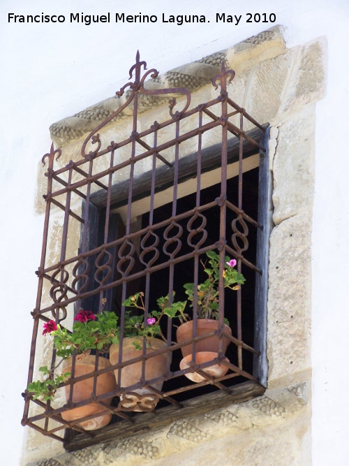 Casa Museo de Arte Andalusí - Casa Museo de Arte Andalusí. Rejería de la ventana principal sobre la portada