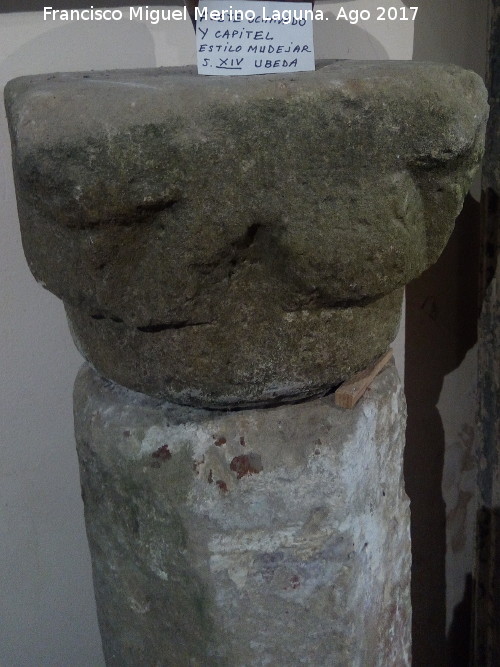 Casa Museo de Arte Andalusí - Casa Museo de Arte Andalusí. Fuste ochavado y capitel mudéjar. Siglo XIV. Úbeda