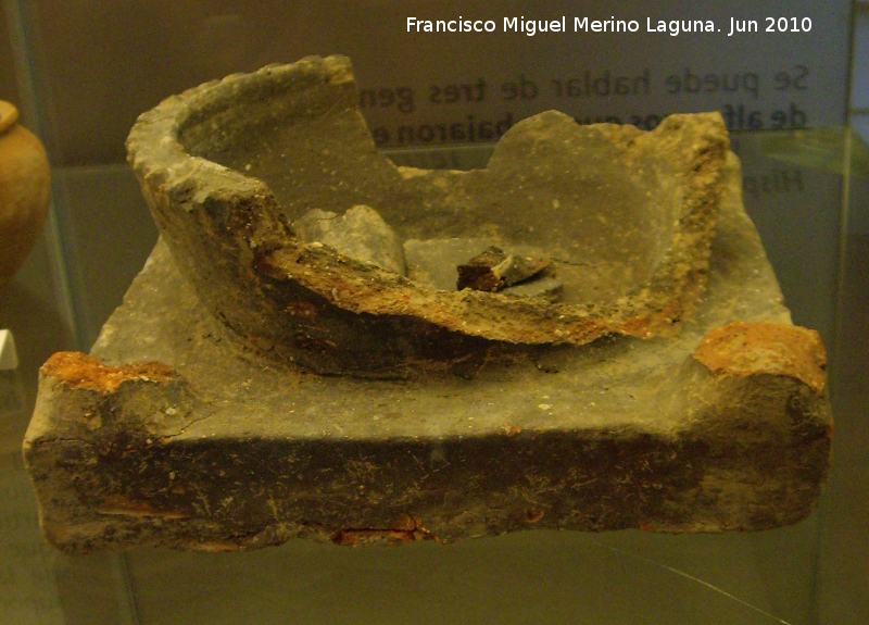 Ciudad iberorromana de Isturgi - Ciudad iberorromana de Isturgi. Braserillo Alto Imperio Romano. Museo Arqueológico Provincial
