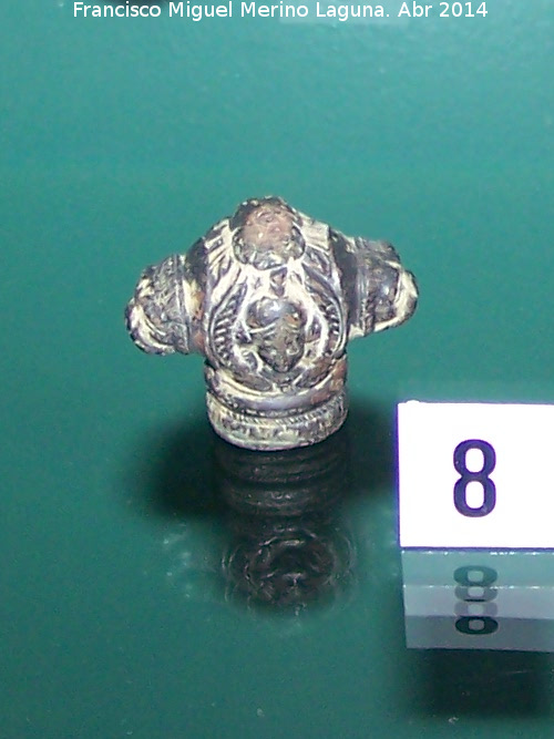 Ciudad iberorromana de Isturgi - Ciudad iberorromana de Isturgi. Empuñadura de una daga romana. Museo Arqueológico Profesor Sotomayor - Andújar