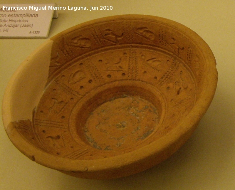 Ciudad iberorromana de Isturgi - Ciudad iberorromana de Isturgi. Molde de terra sigillata siglos I-II dC. Museo Arqueológico Provincial