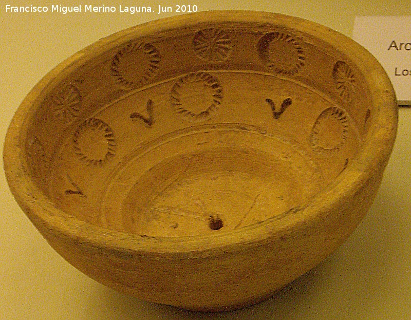 Ciudad iberorromana de Isturgi - Ciudad iberorromana de Isturgi. Molde de terra sigillata siglos I-II dC. Museo Arqueológico Provincial