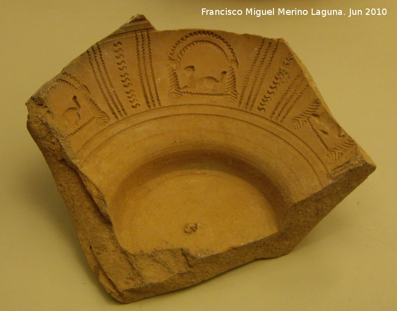 Ciudad iberorromana de Isturgi - Ciudad iberorromana de Isturgi. Molde de terra sigillata siglos I-II dC. Museo Arqueológico Provincial
