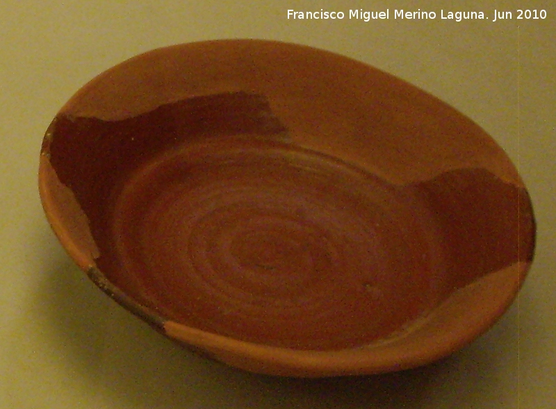 Ciudad iberorromana de Isturgi - Ciudad iberorromana de Isturgi. Plato terra sigillata siglos I-II dC. Museo Arqueológico Provincial
