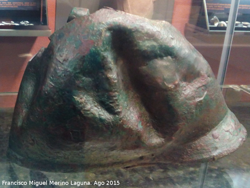Castellones de Ceal - Castellones de Ceal. Casco de bronce. Museo Provincial