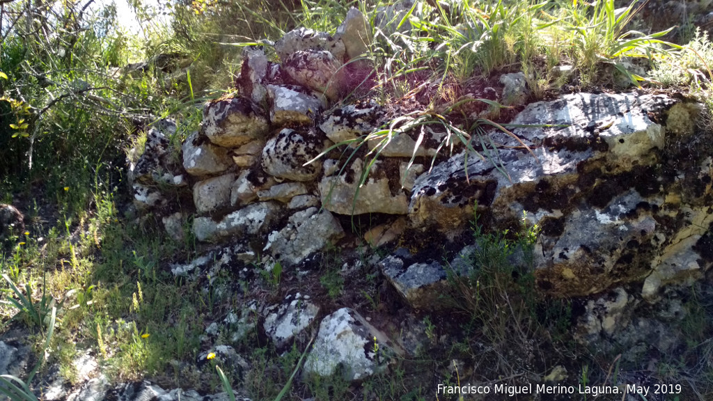 Cañón de la Tinaja - Cañón de la Tinaja. Piedra seca en el camino que circunda la cabecera del cañón