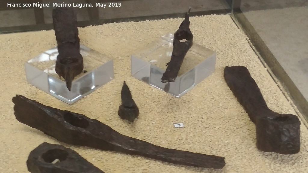 Museo Arqueológico de Linares - Museo Arqueológico de Linares. Azuelas y picos siglos I-IV