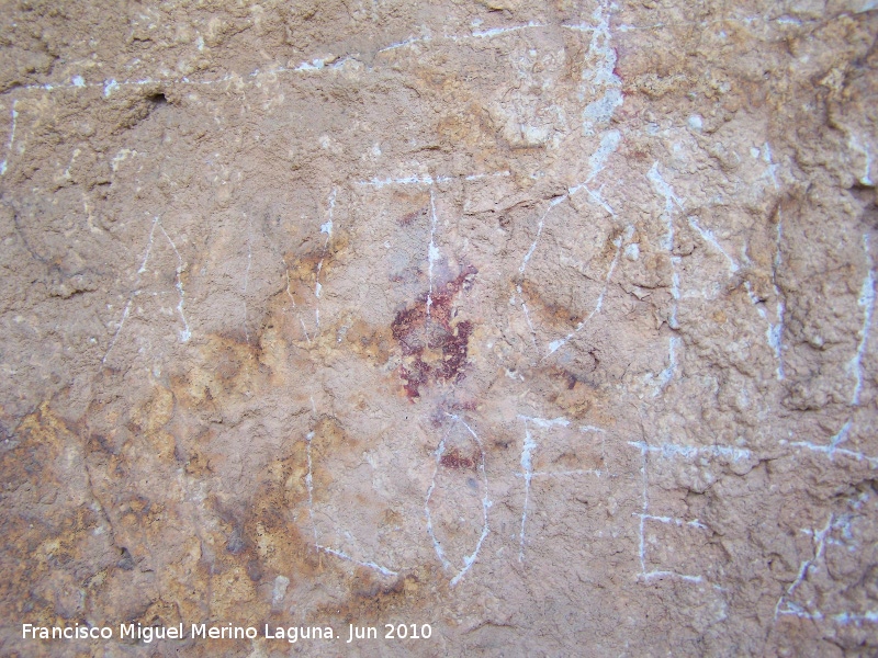 Pinturas rupestres de la Cueva de los Soles de la Pared Exterior - Pinturas rupestres de la Cueva de los Soles de la Pared Exterior. Restos dañados por grafiti