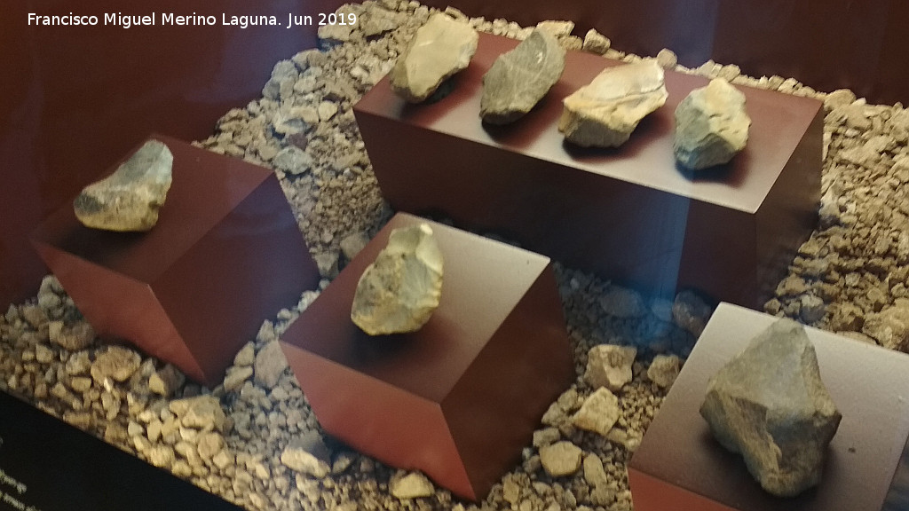 Yacimientos Terrazas cuaternarias de los Ríos Turón y Guadalteba - Yacimientos Terrazas cuaternarias de los Ríos Turón y Guadalteba. Paleolítico Inferior. Centro de Interpretación de la Prehistoria en Ardales