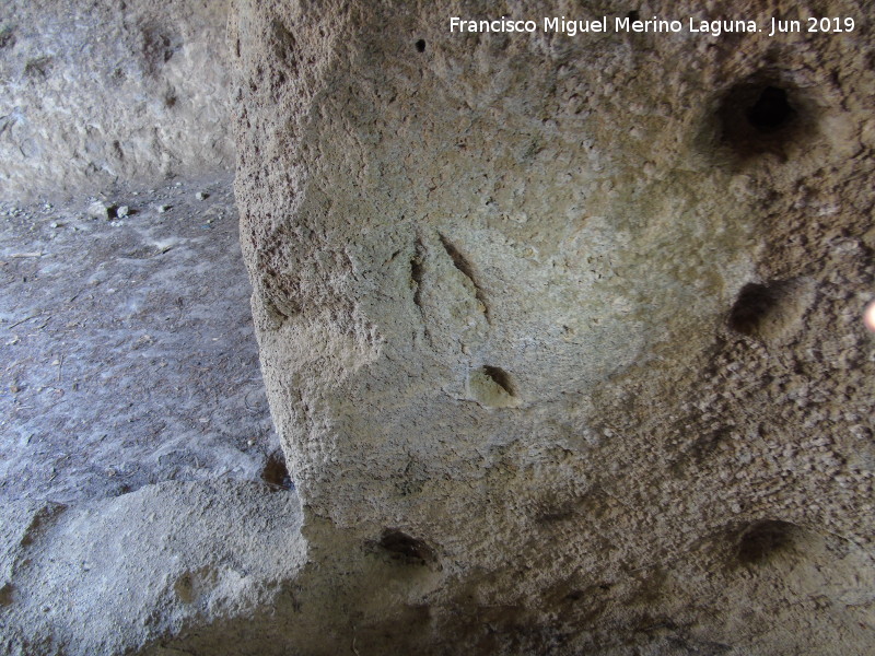 Necrpolis de las Aguilillas. Tumba 2 - Necrpolis de las Aguilillas. Tumba 2. Petroglifo