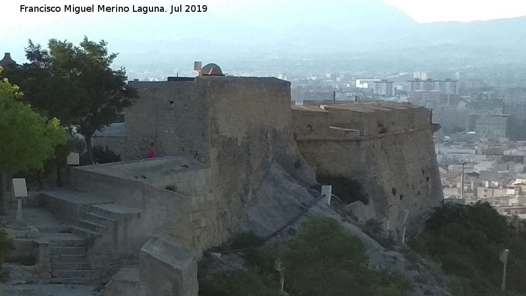 Castillo de Santa Bárbara. Revellín del Bon Repos - Castillo de Santa Bárbara. Revellín del Bon Repos. Desde el Baluarte de la Reina