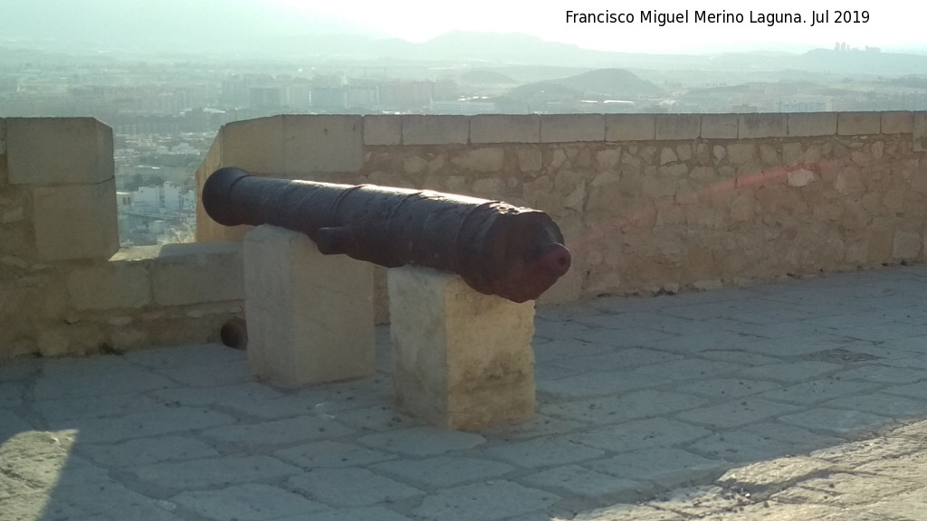 Castillo de Santa Bárbara. Macho del Castillo - Castillo de Santa Bárbara. Macho del Castillo. Cañón
