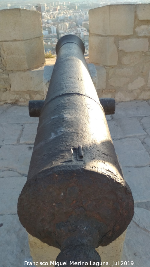 Castillo de Santa Bárbara. Macho del Castillo - Castillo de Santa Bárbara. Macho del Castillo. Cañón