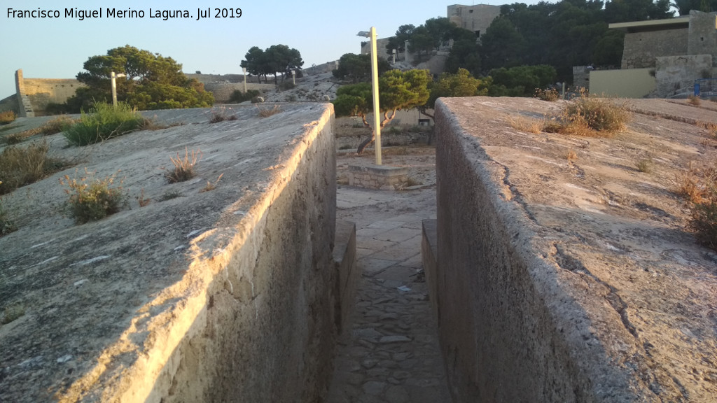 Castillo de Santa Bárbara. Baluarte del Rey - Castillo de Santa Bárbara. Baluarte del Rey. Desde el puesto de tiro esquinero