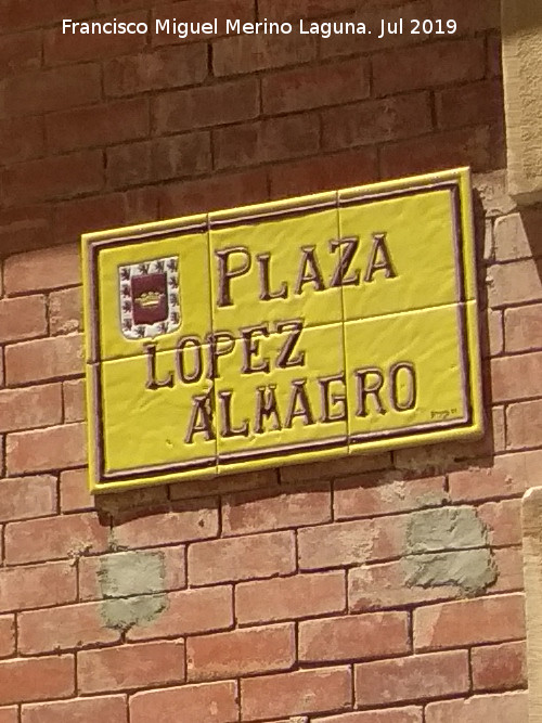 Plaza López Almagro - Plaza López Almagro. Placa