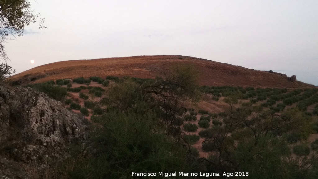 Cerro San Antón - Cerro San Antón. Saliendo la Luna detrás de él