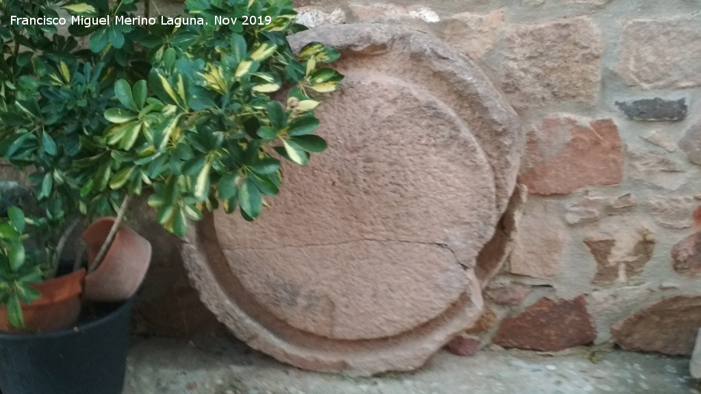 Pos de la Cestera - Pos de la Cestera. Piedra de molino