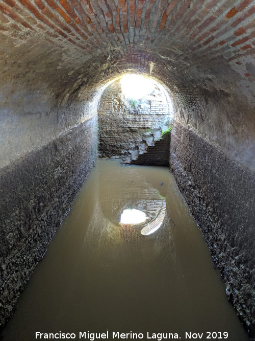 Aljibe de San Torcuato - Aljibe de San Torcuato. Escaleras