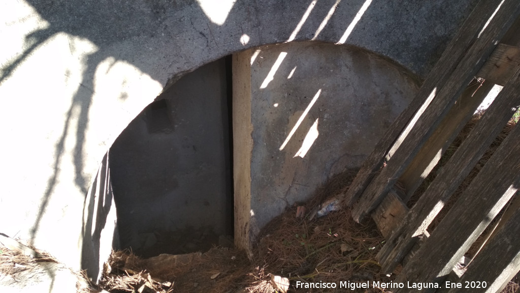 Refugio de la Gineta - Refugio de la Gineta. Entrada