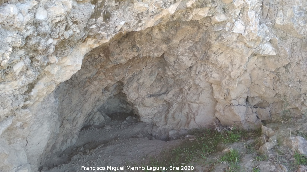 Oppidum de la Gineta - Oppidum de la Gineta. Abrigo rocoso