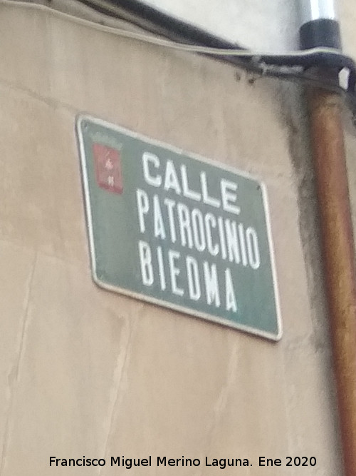 Calle Patrocinio Biedma - Calle Patrocinio Biedma. Placa