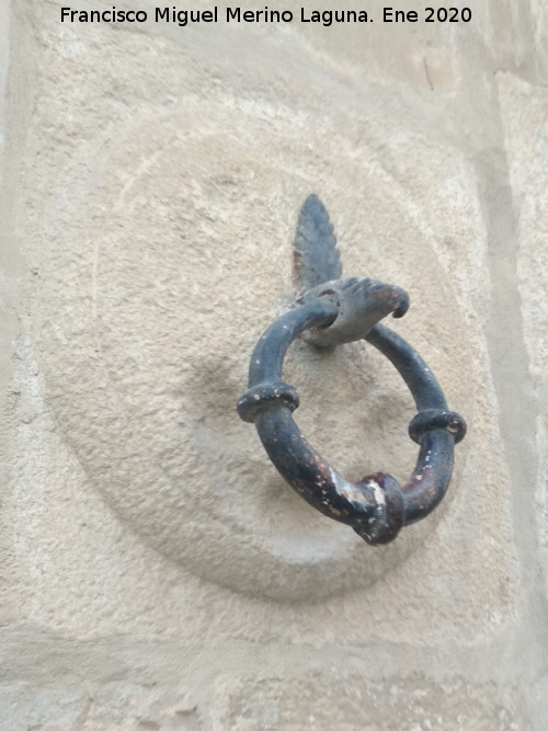 Casa de la Calle Patrocinio Biedma n� 3 - Casa de la Calle Patrocinio Biedma n� 3. Argolla izquierda