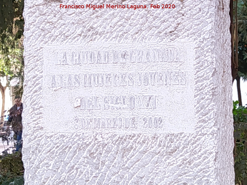 Monumento a las Mujeres J�venes del Siglo XXI - Monumento a las Mujeres J�venes del Siglo XXI. Cartela