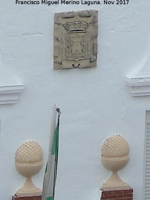 Ayuntamiento de Jimena - Ayuntamiento de Jimena. Escudo y piñas