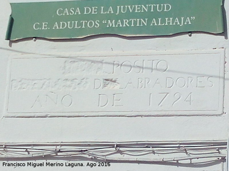 Pósito de Diezmo y Labradores - Pósito de Diezmo y Labradores. Placa con año 1724