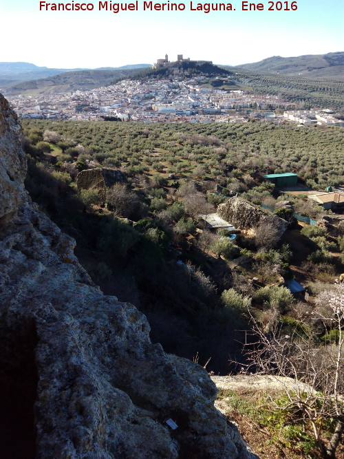 Tajos de San Marcos - Tajos de San Marcos. Alcalá la Real desde las paredes rocosas de los Tajo de San Marcos