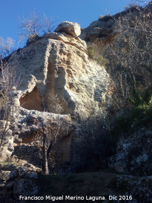 Tajos de San Marcos - Tajos de San Marcos. Doble abrigo con construcción de mampostería en el inferior