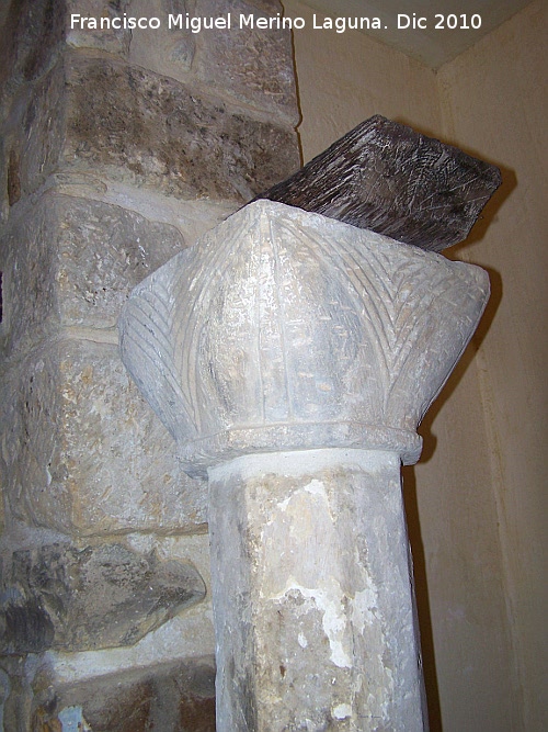 Sinagoga del Agua - Sinagoga del Agua. Capitel de hojas de palmera