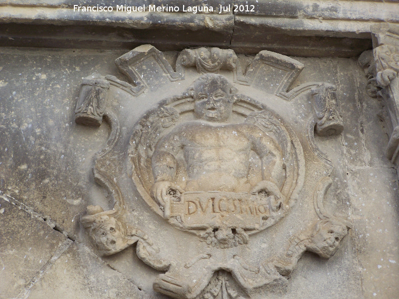 Casa de la Calle Hernán Crespo nº 3 - Casa de la Calle Hernán Crespo nº 3. Escudo derecho