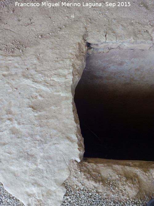 Oppidum del Cerro de la Cruz - Oppidum del Cerro de la Cruz. Restos de la cubrición del aljibe II