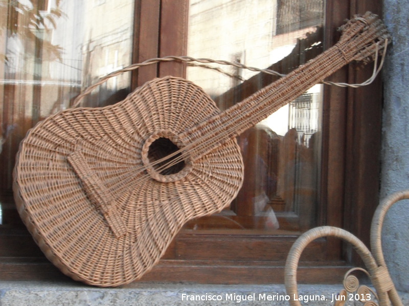 Artesanía del mimbre - Artesanía del mimbre. Guitarra de mimbre