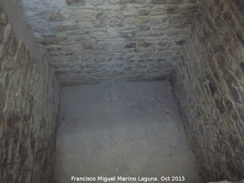 Castillo de Torreparedones - Castillo de Torreparedones. Aljibe de la Torre del Homenaje