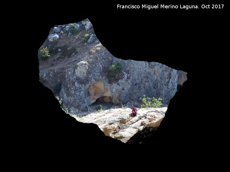 Cueva del Fraile - Cueva del Fraile. Entrada desde una ventana interna