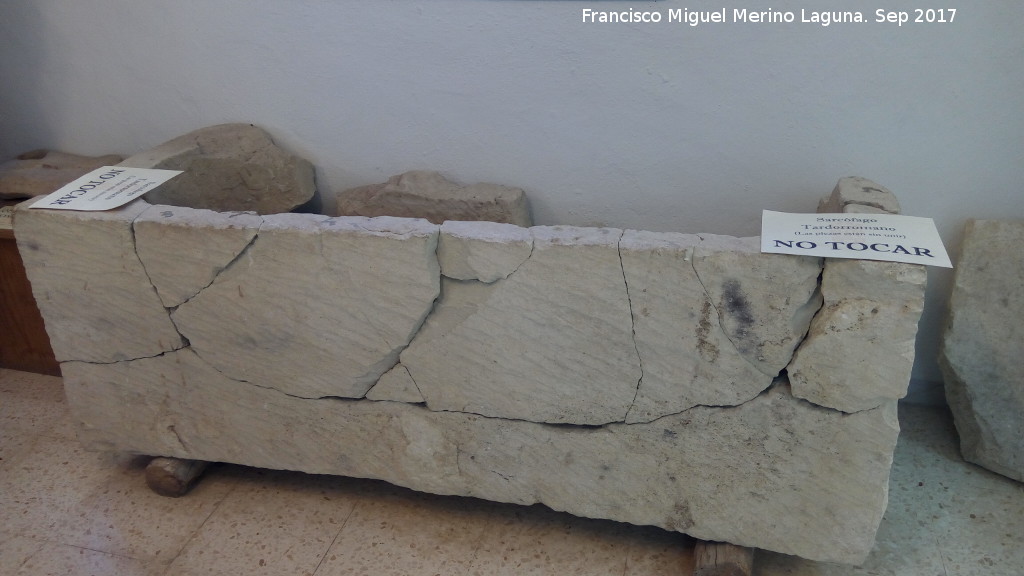 Museo Arqueolgico de Zuheros - Museo Arqueolgico de Zuheros. Sarcfago tardoromano