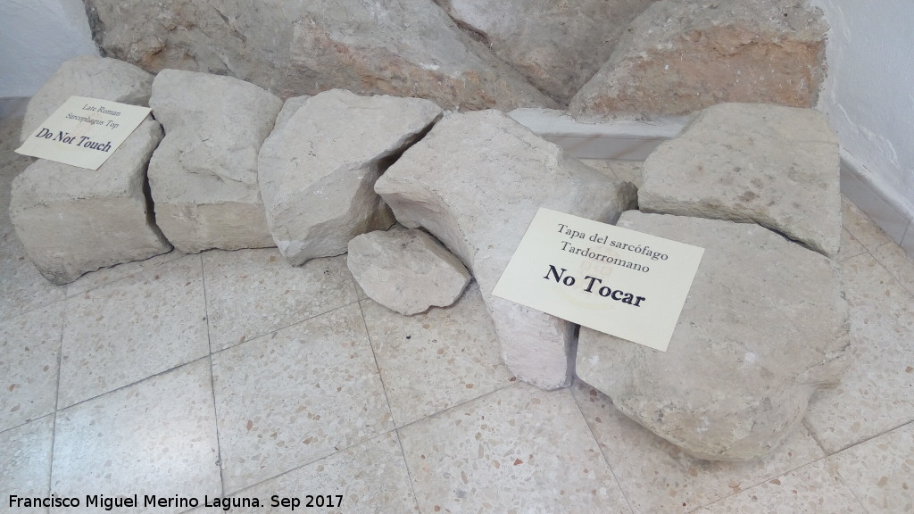 Museo Arqueolgico de Zuheros - Museo Arqueolgico de Zuheros. Tapa del sarcfago tardoromano