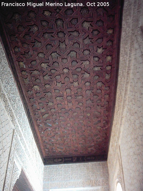 Alhambra. Viviendas de las Esposas del Sultán - Alhambra. Viviendas de las Esposas del Sultán. Artesonado del pasillo de acceso al Patio de Arrayanes