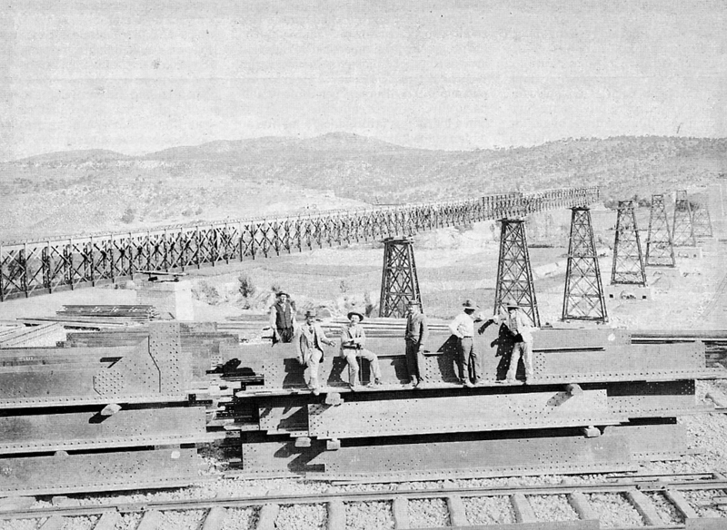Puente del Hacho - Puente del Hacho. 1895. Construcción.  Foto de Rafael Garzón Archivo de Carlos Sánchez