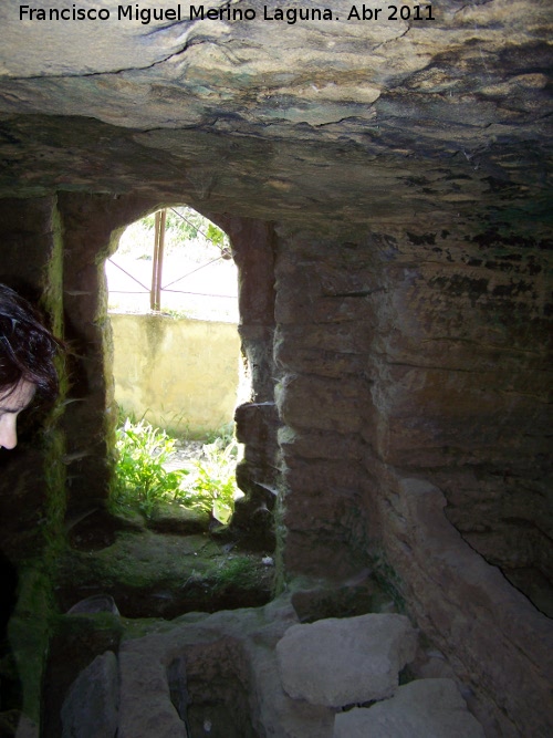 Necrópolis de Las Cuevas - Necrópolis de Las Cuevas. Puerta y tumbas