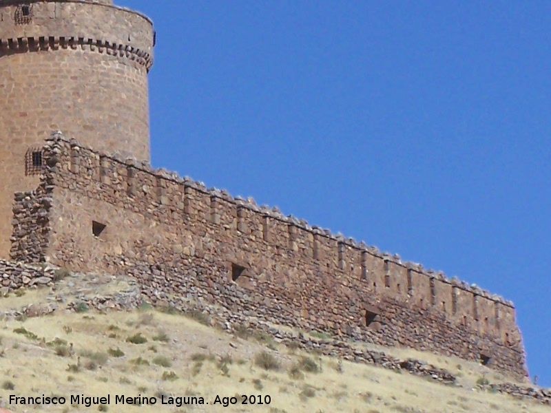 Castillo-Palacio de La Calahorra - Castillo-Palacio de La Calahorra. Muralla